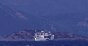 «Ήταν όλοι τρομαγμένοι»: Ερωτήματα και καταγγελίες για την προσάραξη του φέρι μποτ στα Νέα Στύρα