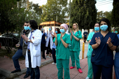 Διεθνής Ημέρα Νοσηλευτών: «Τους τιμούμε, με αυταπάρνηση δίνουν μεγάλο αγώνα», το μήνυμα Κικίλια