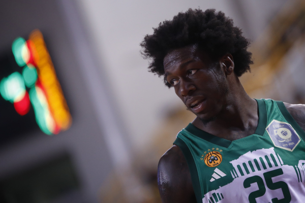 Ναν μέχρι και στα… μπουζούκια: «Έπαιξε» το… τραγούδι του σε νυχτερινό κέντρο! (video)