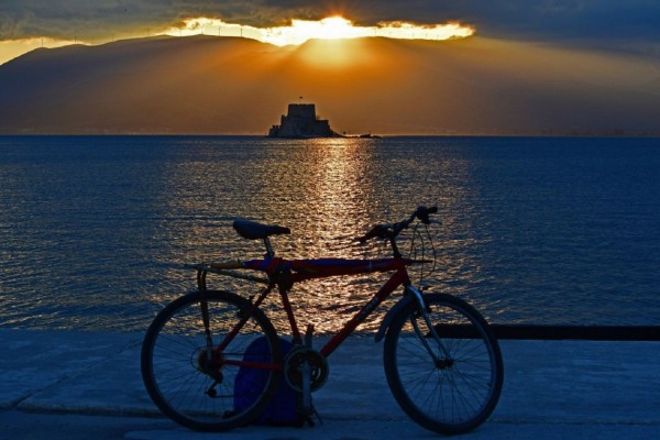 Υποχωρεί ο υδράργυρος, πιθανότητα τοπικών βροχών σήμερα