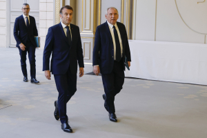 Κρίση (ξανά) στη Γαλλία: Ο Μπαϊρού προκαλεί την πτώση του, ο Μακρόν ψάχνει τον αντικαταστάτη του