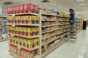 Οδηγός του Dnews.gr για το νέο κύμα ανατιμήσεων και τις τιμές στα ράφια