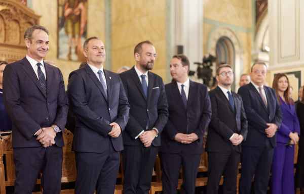 Πρόταση μομφής: Το ΠΑΣΟΚ απορρίπτει την πρωτοβουλία του ΣΥΡΙΖΑ