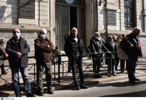 «Μπλόκο» σε χιλιάδες εφάπαξ λόγω οφειλών ακόμα και για 100 ευρώ