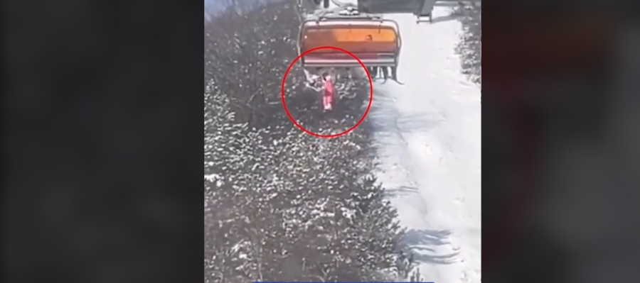 Κίνα: Κόβει την ανάσα η πτώση παιδιού στα χιόνια από τελεφερίκ ύψους 12 μέτρων (βίντεο)