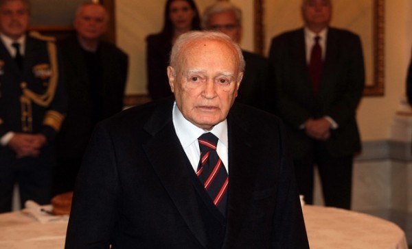 Ο Κάρολος Παπούλιας υπέστη κάταγμα ισχίου