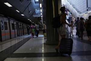 Ανοικτός ο σταθμός του μετρό στην Ομόνοια για την προστασία των αστέγων