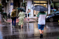 Ξεκίνησε η κακοκαιρία στην Αττική: Πού βρέχει τώρα