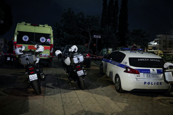 Δολοφονία 25χρονου στον Άγιο Δημήτριο: Πού εστιάζουν οι έρευνες - Το «αντίο» του αξιωματικού της ΕΛ.ΑΣ στον γιο του
