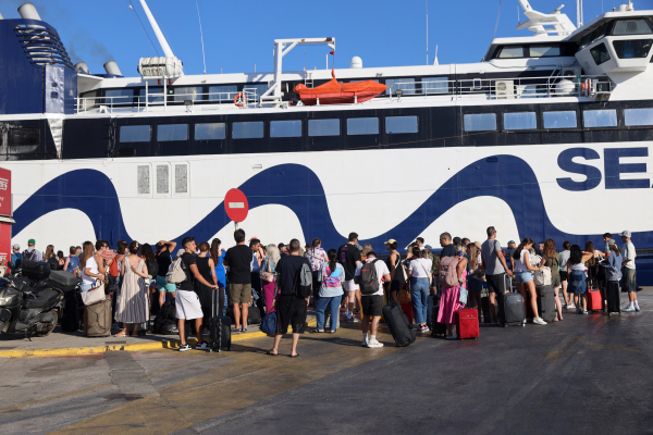 Αργίες 2025: 3 ευκαιρίες απόδρασης με τριήμερα μέχρι τέλος του χρόνου