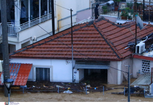 «Ήμουν στο Κέντρο και έβλεπα το σπίτι του παππού να κατεδαφίζεται»: Συγκλονίζουν οι μαρτυρίες πυροσβεστών από τη Θεσσαλία