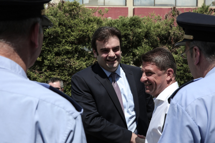 Χαρδαλιάς «αδειάζει» Πιερρακάκη για Μάνδρα και Μάτι