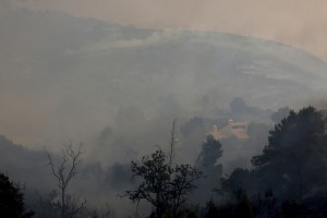 Εικόνες κόλασης στα πύρινα μέτωπα της Ανατολικής Αττικής