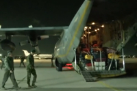 Ελευσίνα: Επέστρεψαν με C-130 από το Άμπου Ντάμπι 91 Έλληνες (Βίντεο)