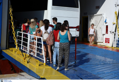 Πλοίο «πάει και έρχεται» στην Κρήτη χωρίς κλιματισμό - Στα κάγκελα εργαζόμενοι και επιβάτες