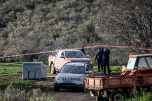 Λάρισα: Η μητέρα του Βασίλη Καλογήρου αναγνώρισε τα ρούχα - Έφυγε υποβασταζόμενη
