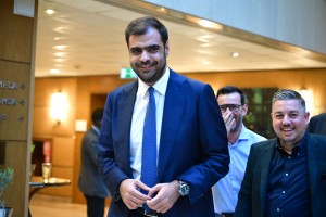 Μαρινάκης για Σαμαρά: Θυμίζει το τηλεοπτικό Ρετιρέ