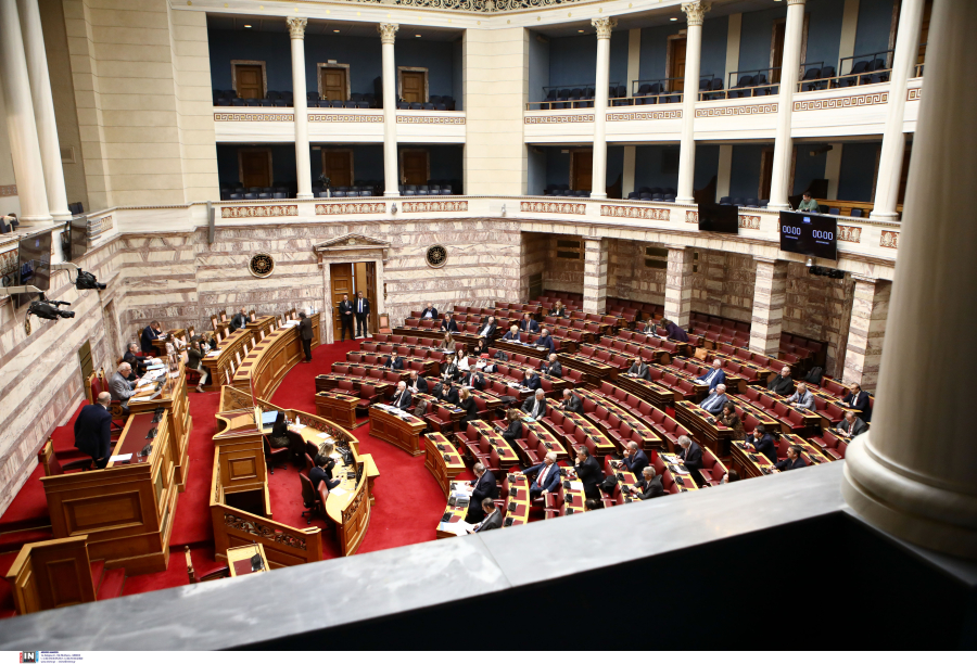 Ομόφυλα ζευγάρια: Του «Αγίου Βαλεντίνου» το νομοσχέδιο στην Ολομέλεια