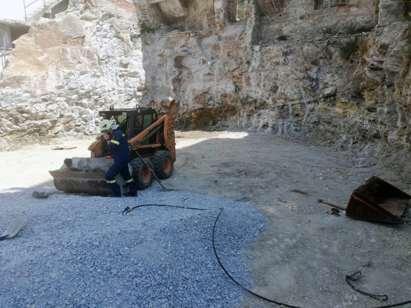 Εργάτης έχασε τη ζωή του εν ώρα βάρδιας: Εγκλωβίστηκε το πόδι του σε εκσκαφέα