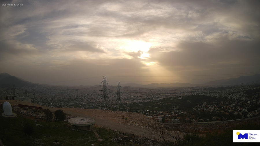 H αφρικανική σκόνη «πνίγει» την Αθήνα - Η ανάρτηση Λαγουβάρδου