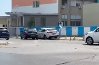 Θεσσαλονίκη: Μυστήριο με καταδίωξη - Όχημα κατέληξε στα κολονάκια πεζοδρομίου (Βίντεο)
