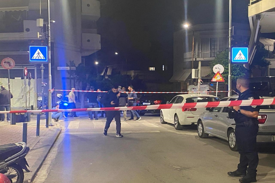 Πυροβολισμοί στον Βύρωνα: Εκτέλεσαν άνδρα μέσα στο αυτοκίνητό του, τραυματίστηκε η συνοδηγός
