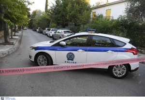 Αιγάλεω: Με το αίμα της μητέρας του στα χέρια και στα ρούχα παραδόθηκε ο 20χρονος μητροκτόνος