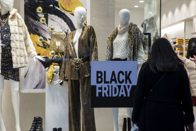 Διαφορετική η φετινή Black Friday: Tι θα κρατήσει χαμηλά τις τιμές