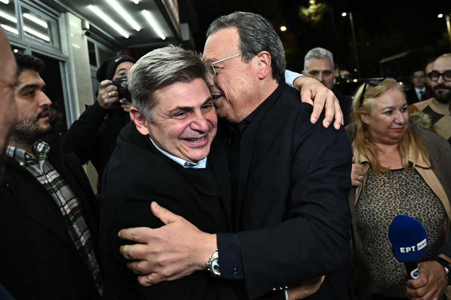 Ο Φαραντούρης πετάει το γάντι στον ...Φάμελλο