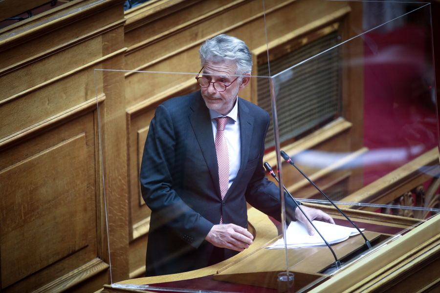 Ο Σπύρος Πνευματικός παραδίδει τη βουλευτική έδρα στη ΝΔ