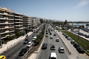 Τροχαία: Σύλληψη 7 παρκαδόρων για παράνομη στάθμευση σε καταστήματα υγειονομικού ενδιαφέροντος