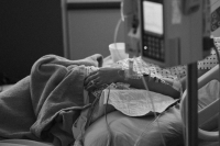 Εύβοια: Πέθανε, μετά από 9 μήνες νοσηλείας, η 53χρονη που είχε κακοποιηθεί από τον σύζυγό της (Βίντεο)