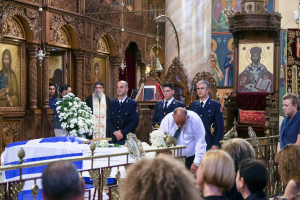 Αγρίνιο: Θρήνος στην κηδεία του 27χρονου πυροσβέστη Κωνσταντίνου Λαιμοδέτη (εικόνες)