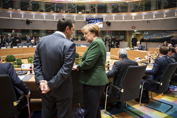 Financial Times: Συμφωνία για επιστροφή προσφύγων από τη Γερμανία ετοιμάζεται να υπογράψει ο Τσίπρας