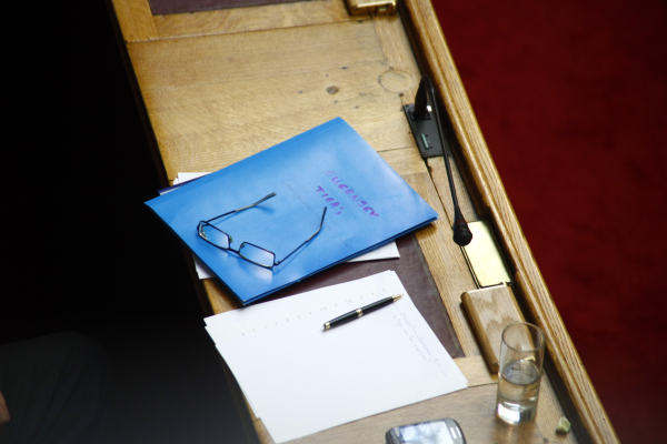 Σήμερα το οικονομικό νομοσχέδιο με Market Pass, Youth Pass, αφορολόγητο, πέναλτι στις συντάξεις, μισθούς στο δημόσιο και ΕΝΦΙΑ