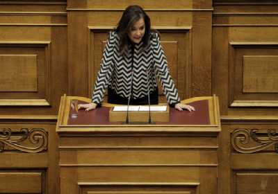 Μπακογιάννη: Ελπίζω το 2017 να ξανασηκώσουμε κεφάλι