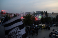 Ξέφρενοι πανηγυρισμοί από φιλάθλους του ΠΑΟΚ σε Τούμπα και Λευκό Πύργο