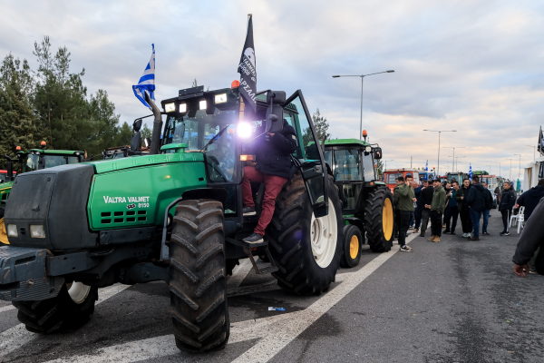 Τα μπλόκα των αγροτών φέρνουν στο φως το αδιέξοδο της πρωτογενούς παραγωγής