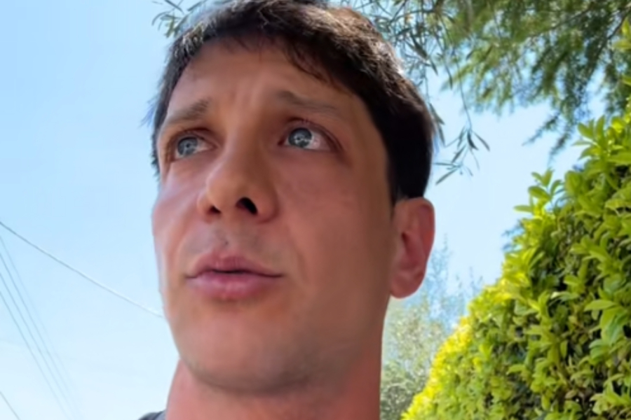 Ηλίας Μπόγδανος: Η σοκαριστική φάρσα που έκαναν στον πατέρα του (Βίντεο)