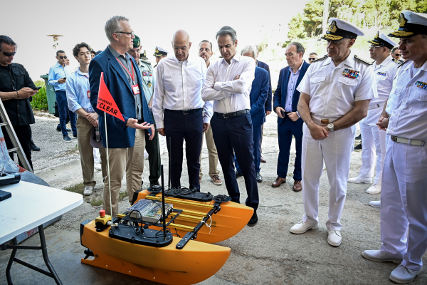 Επίσκεψη Μητσοτάκη στη Σχολή Ναυτικών Δοκίμων: «Πρέπει να είμαστε στην πρώτη γραμμή τεχνογνωσίας και καινοτομίας»