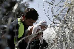 Νέοι φράχτες για τους πρόσφυγες υψώνονται στην Ευρώπη