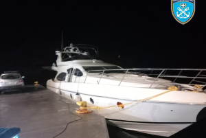 Τούρκοι μετέφεραν με θαλαμηγό μετανάστες στη Μύκονο (Βίντεο)