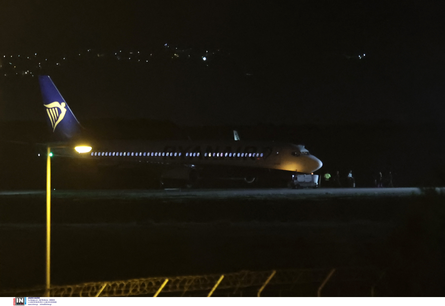 Οι πρώτες εικόνες από το «Ελ. Βενιζέλος»: Το σήμα για βόμβα στο νατοϊκό συνεργείο και ο συναγερμός στην ΕΛΑΣ