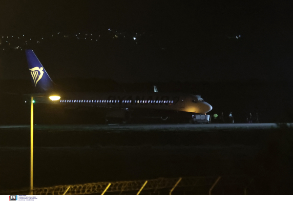 Οι πρώτες εικόνες από το «Ελ. Βενιζέλος»: Το σήμα για βόμβα στο νατοϊκό συνεργείο και ο συναγερμός στην ΕΛΑΣ