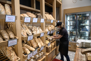 Μετά τα σούπερ μάρκετ, φούρνοι και κρεοπωλεία «φτιάχνουν» το δικό τους καλάθι