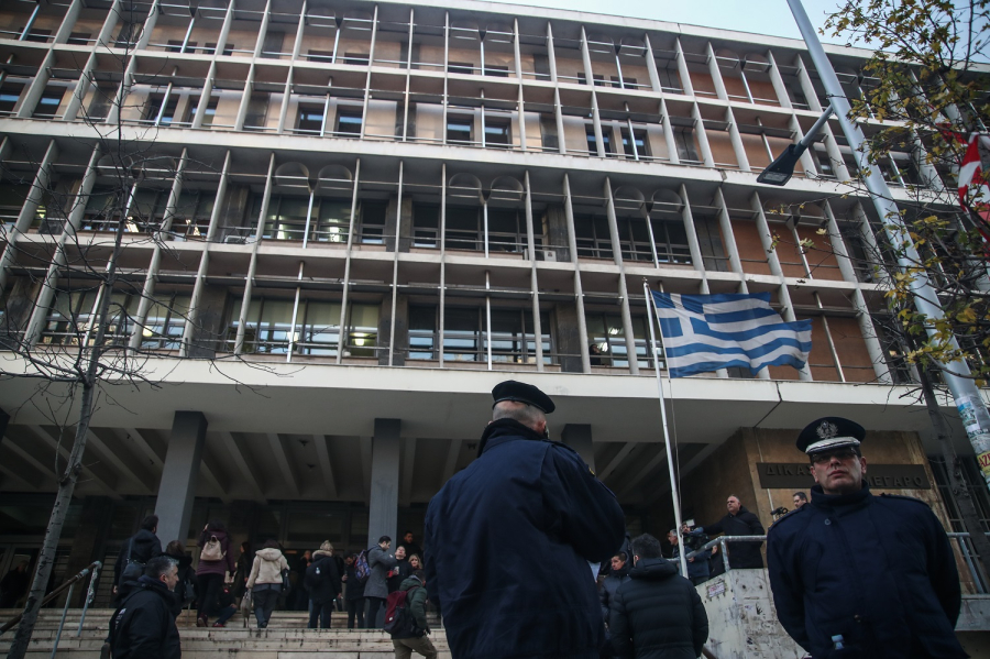 Η Αντιτρομοκρατική ανέλαβε τις έρευνες για τον φάκελο με τη βόμβα στα δικαστήρια Θεσσαλονίκης