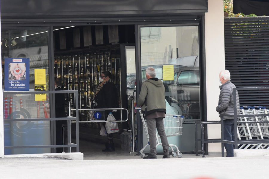 Παραμονή Πρωτοχρονιάς: Τι ώρα ανοίγουν και τι ώρα κλείνουν σούπερ μάρκετ και εμπορικά καταστήματα