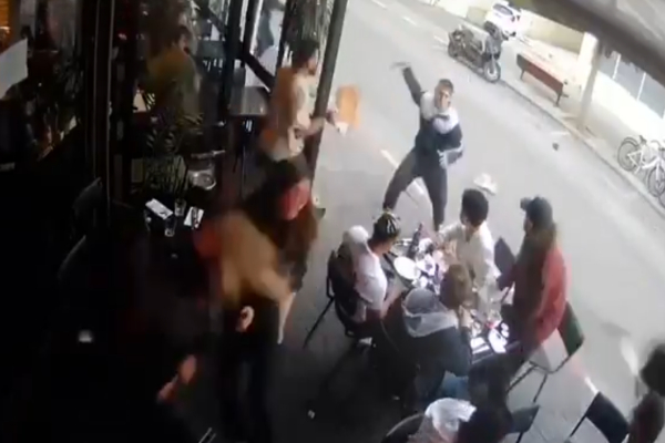 Τελ Αβίβ: Η σοκαριστική στιγμή της επίθεσης - Δείτε βίντεο