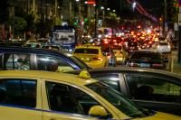 Κίνηση ΤΩΡΑ: Επιστρέφουν οι εκδρομείς, στο κόκκινο τα οδικά δίκτυα