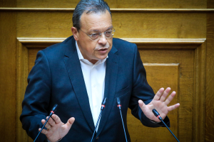 Φάμελλος για Μητσοτάκη: Ποιον κοροϊδεύει;